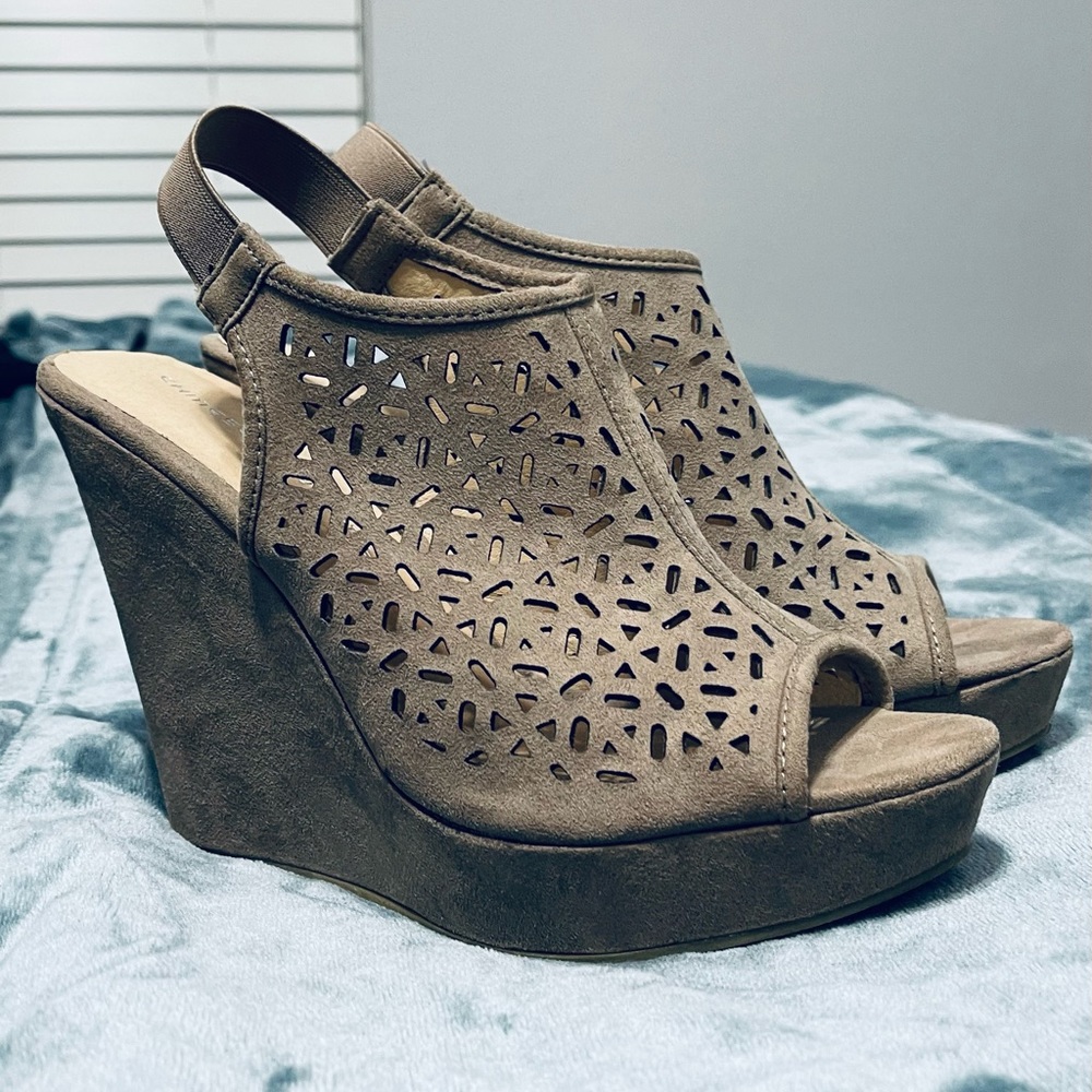 Womens beige Chinese Laundry wedges